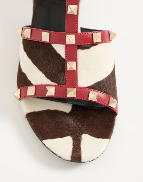 Valentino Garavani - Rockstud Slide Sandal In Pony-effect Calfskin 60mm - White/marrone/red - Woman - Sandals